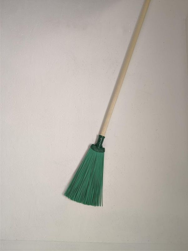 Метла веерная с черенком (260*200мм.)