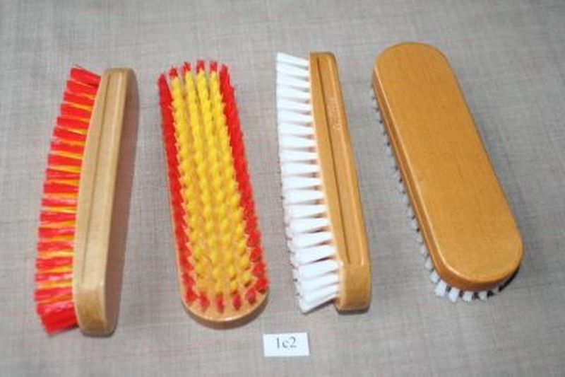 Щетка одежная 01с2-30