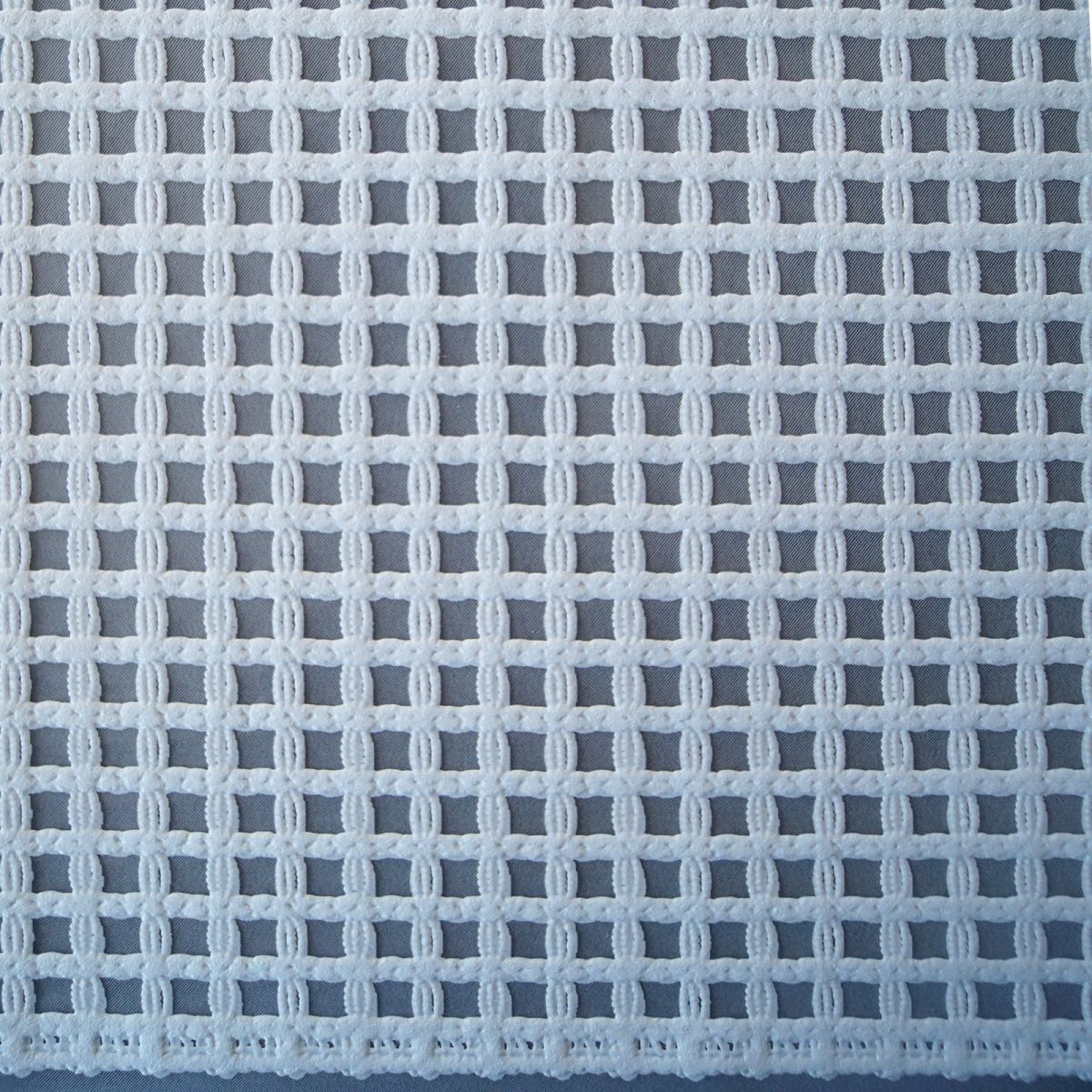 Клеенка Элегия ПВХ 7055-001-white (1,35*22м.)