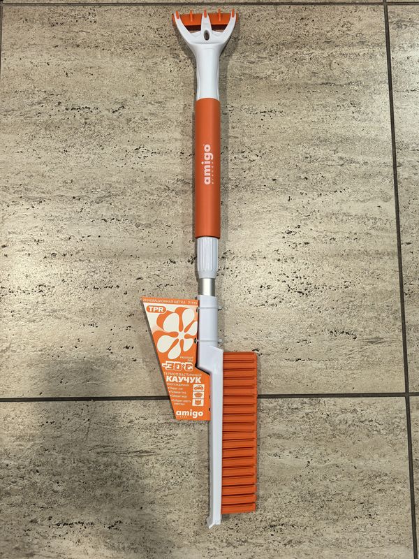 Щетка-сметка со скребком 71114 (с силик. щетиной) Amigo grande (телескоп. ручка)